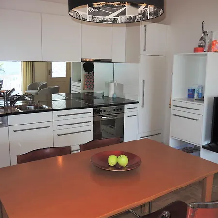 Dora Garten By Fewotessin * לוקרנו